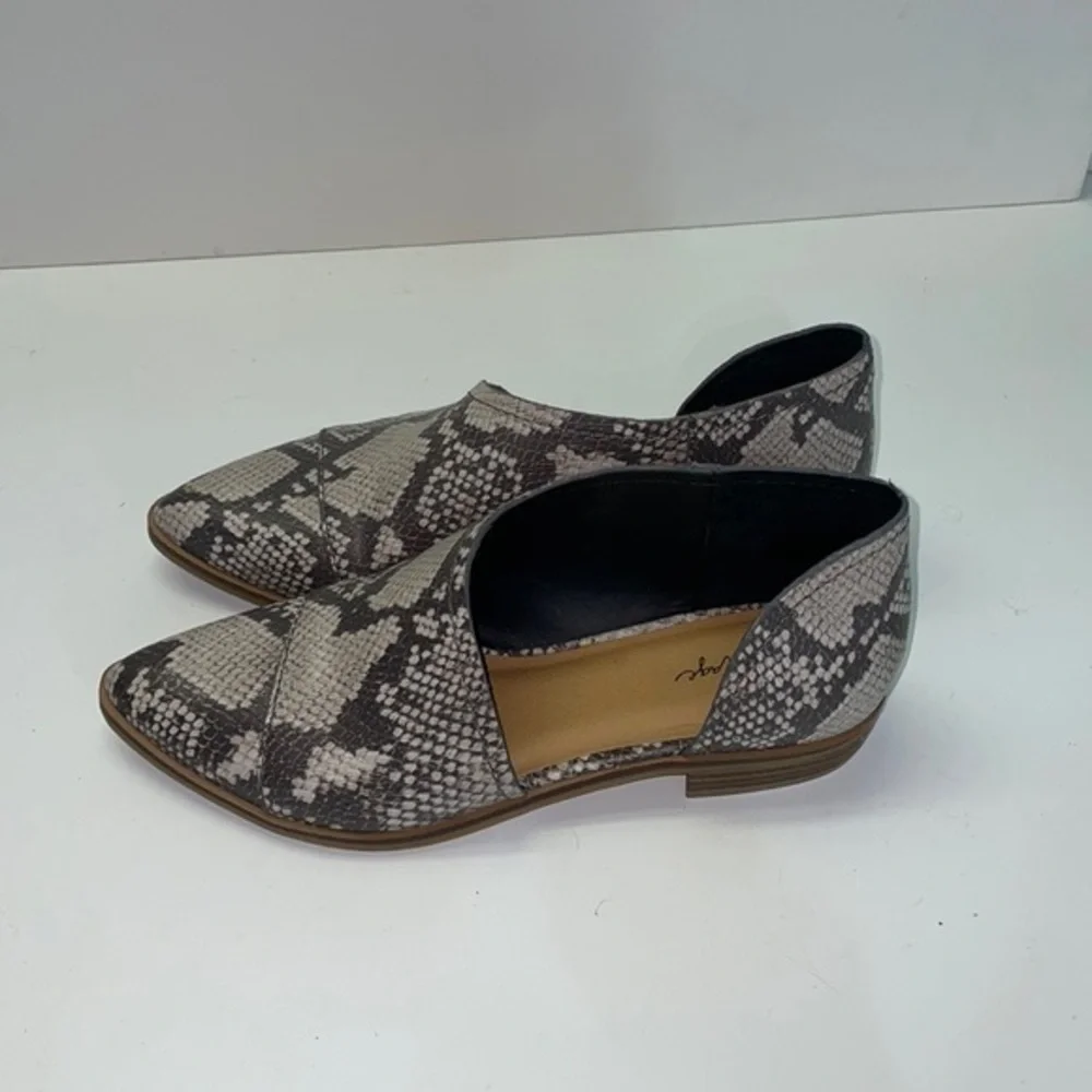 Crown Vintage Shay snakeskin print, slip on shoe